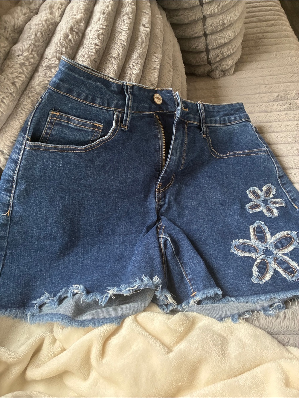 Denim Floral Appliqué High-Waist Women's Shorts - Blue